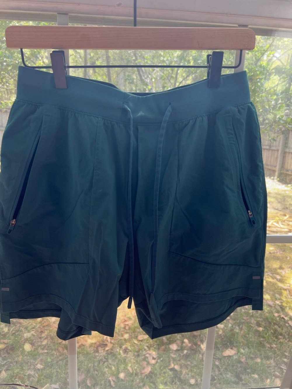 Mens lululemon license to train 5 in. Short in green jasper